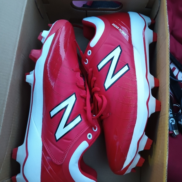 New Balance 8.5 US Baseball & Softball Shoes Cleats brand new with box - Picture 2 of 5
